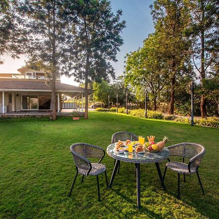 Stayvista'S Silver Grove - Serene Haven With Expansive Lawn & Terrace ナーシク エクステリア 写真
