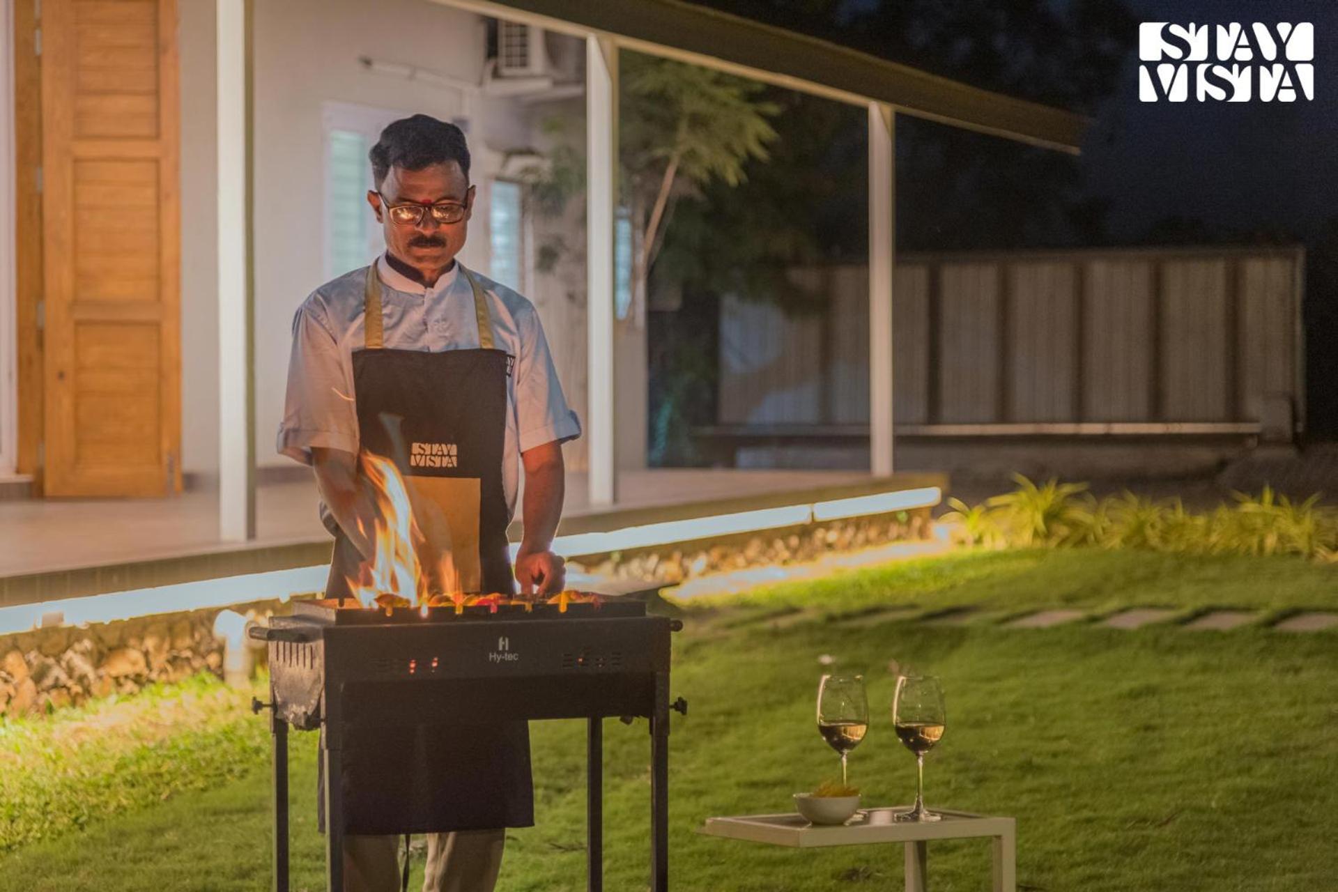Stayvista'S Silver Grove - Serene Haven With Expansive Lawn & Terrace ナーシク エクステリア 写真