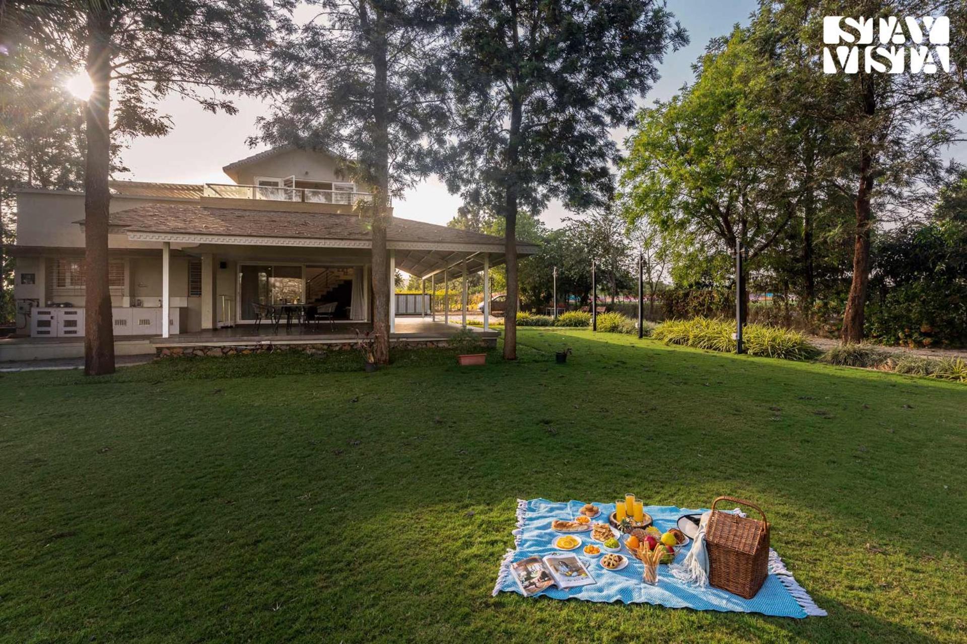 Stayvista'S Silver Grove - Serene Haven With Expansive Lawn & Terrace ナーシク エクステリア 写真